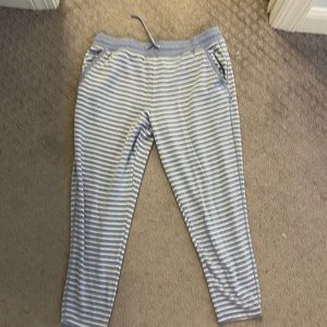 Vineyard Vines sweatpants. Size L
